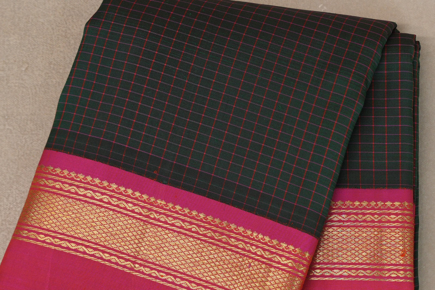 Dual Tone of Deep Plum & Dark Green Vintage Kanjivaram Silk Saree body