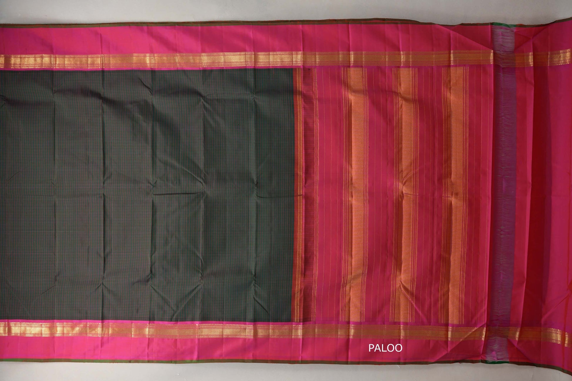 Dual Tone of Deep Plum & Dark Green Vintage Kanjivaram Silk Saree paloo