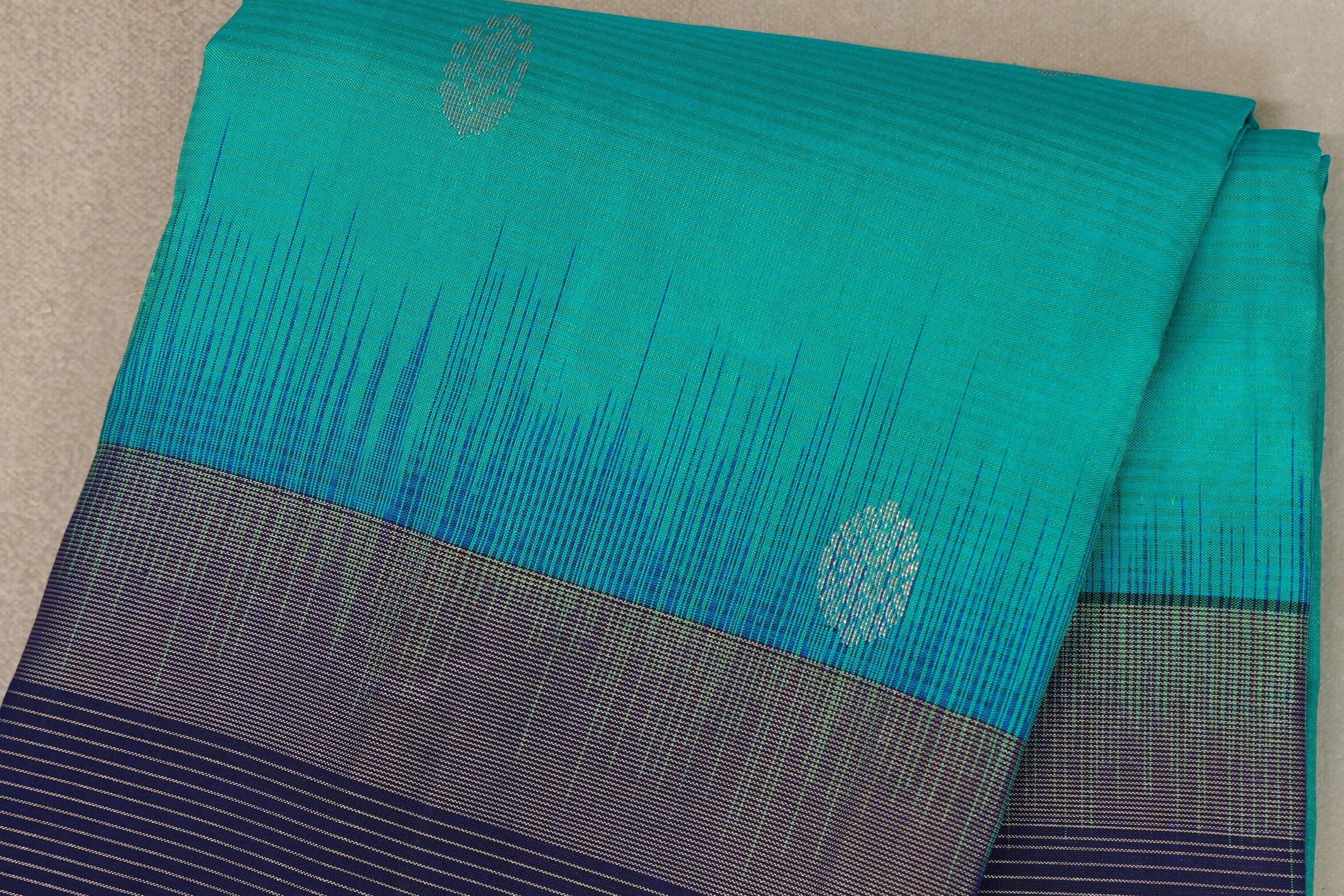 Dual Tone of Green and Blue Light Weight Kanchipuram Silk Saree body