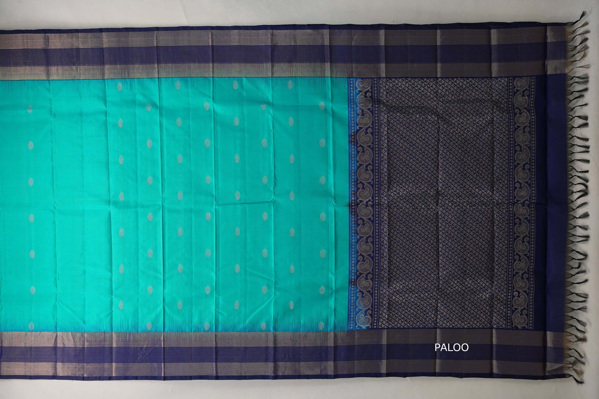 Dual Tone of Green and Blue Light Weight Kanchipuram Silk Saree paloo