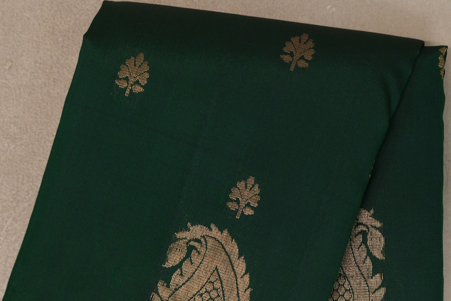 Deep Bottle Green Light Weight Kanchipuram Silk Saree body