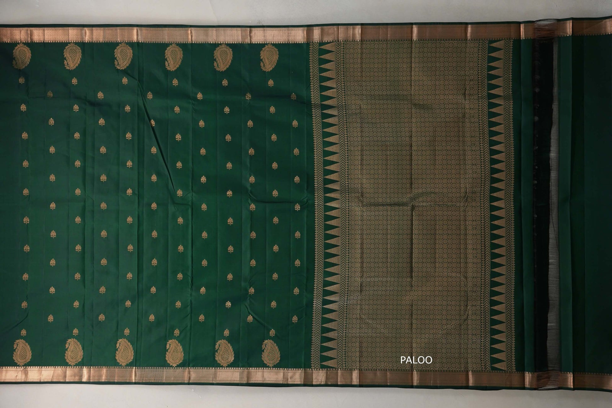 Deep Bottle Green Light Weight Kanchipuram Silk Saree paloo