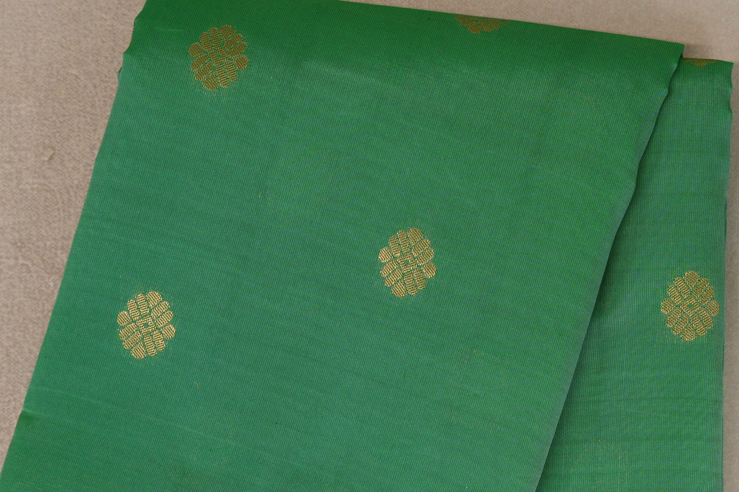 Light Parrot Green Light Weight Kanchipuram Silk Saree body