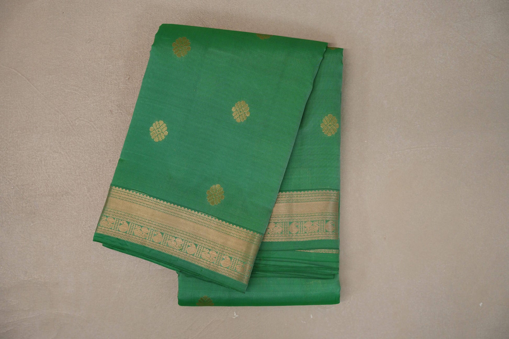 Light Parrot Green Light Weight Kanchipuram Silk Saree
