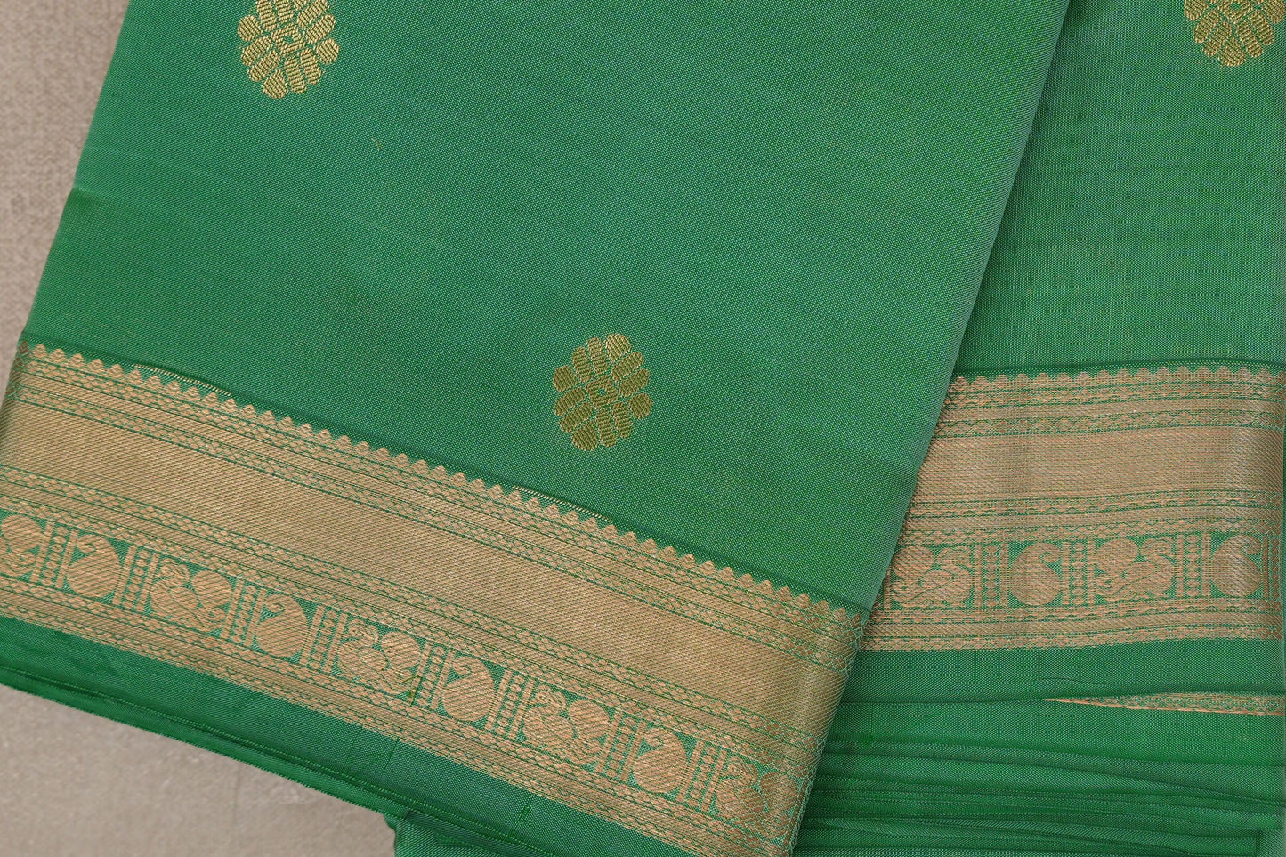 Light Parrot Green Light Weight Kanchipuram Silk Saree border