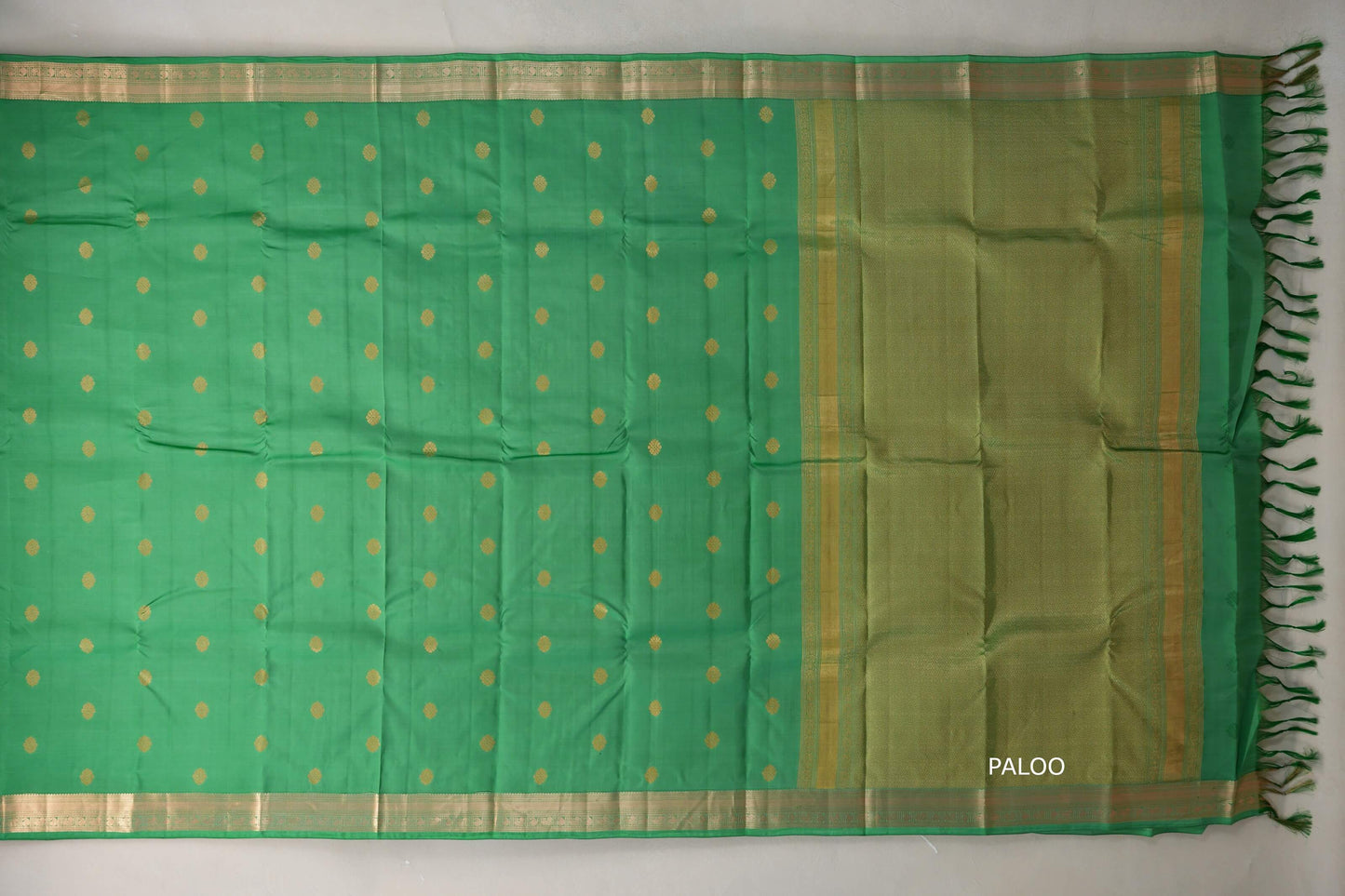 Light Parrot Green Light Weight Kanchipuram Silk Saree paloo