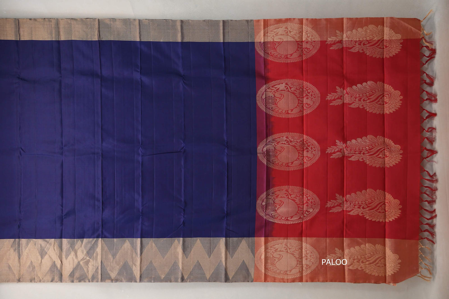 Navy Blue with Antique Gold Borders Light Weight Kanchipuram Silk Saree paloo