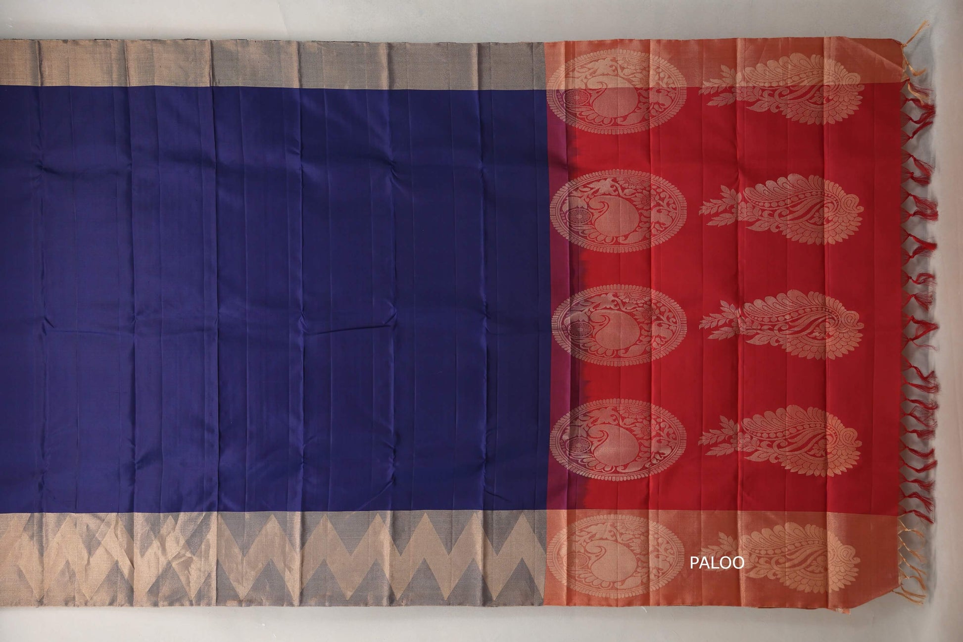 Navy Blue with Antique Gold Borders Light Weight Kanchipuram Silk Saree paloo