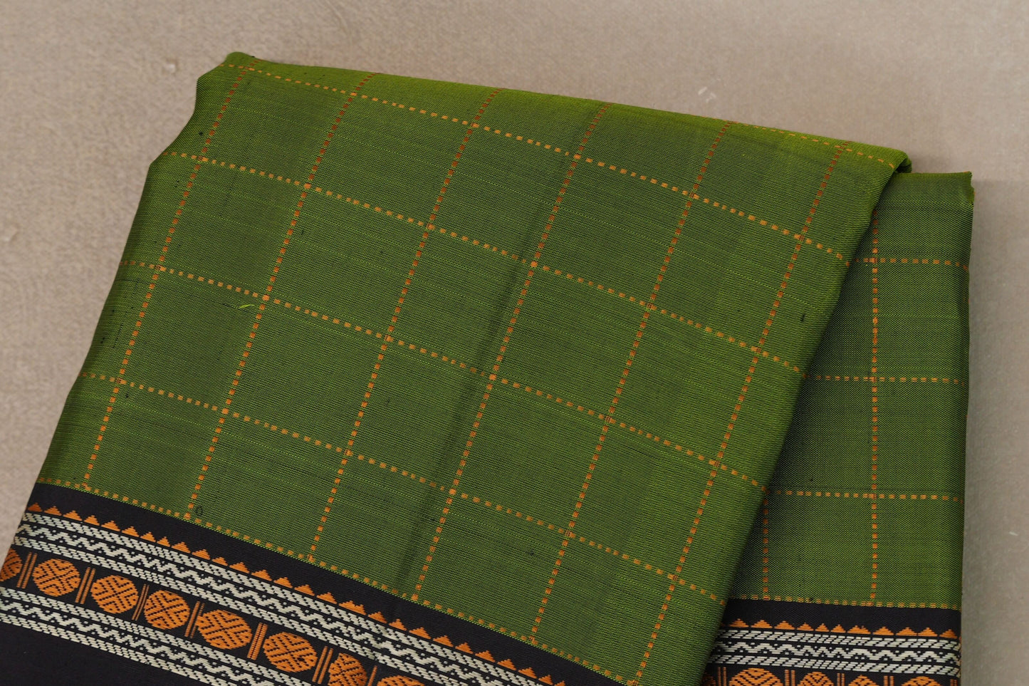 Parrot Green Thread Woven Vintage Kanjivaram Silk Saree  body