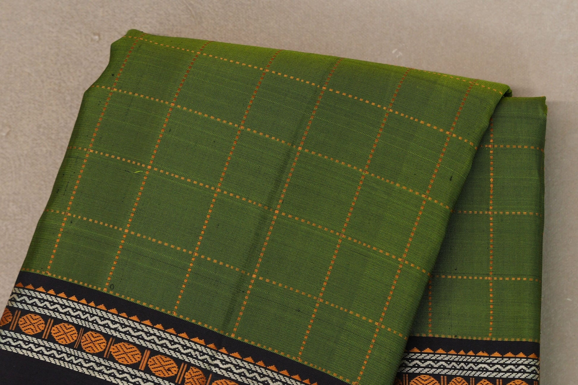Parrot Green Thread Woven Vintage Kanjivaram Silk Saree  body