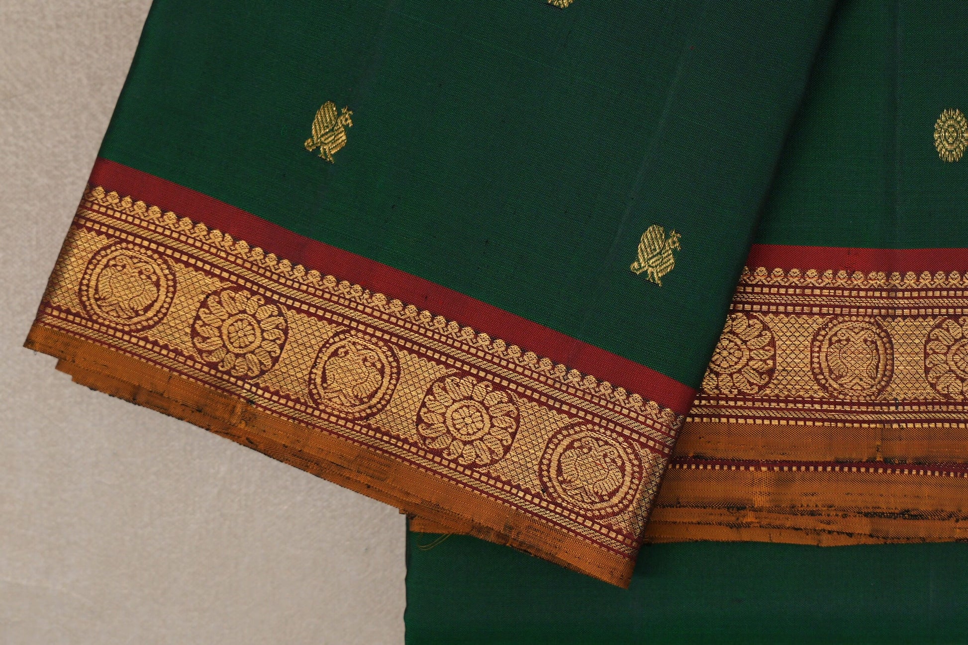 Bottle Green Vintage Kanjivaram Silk Saree border