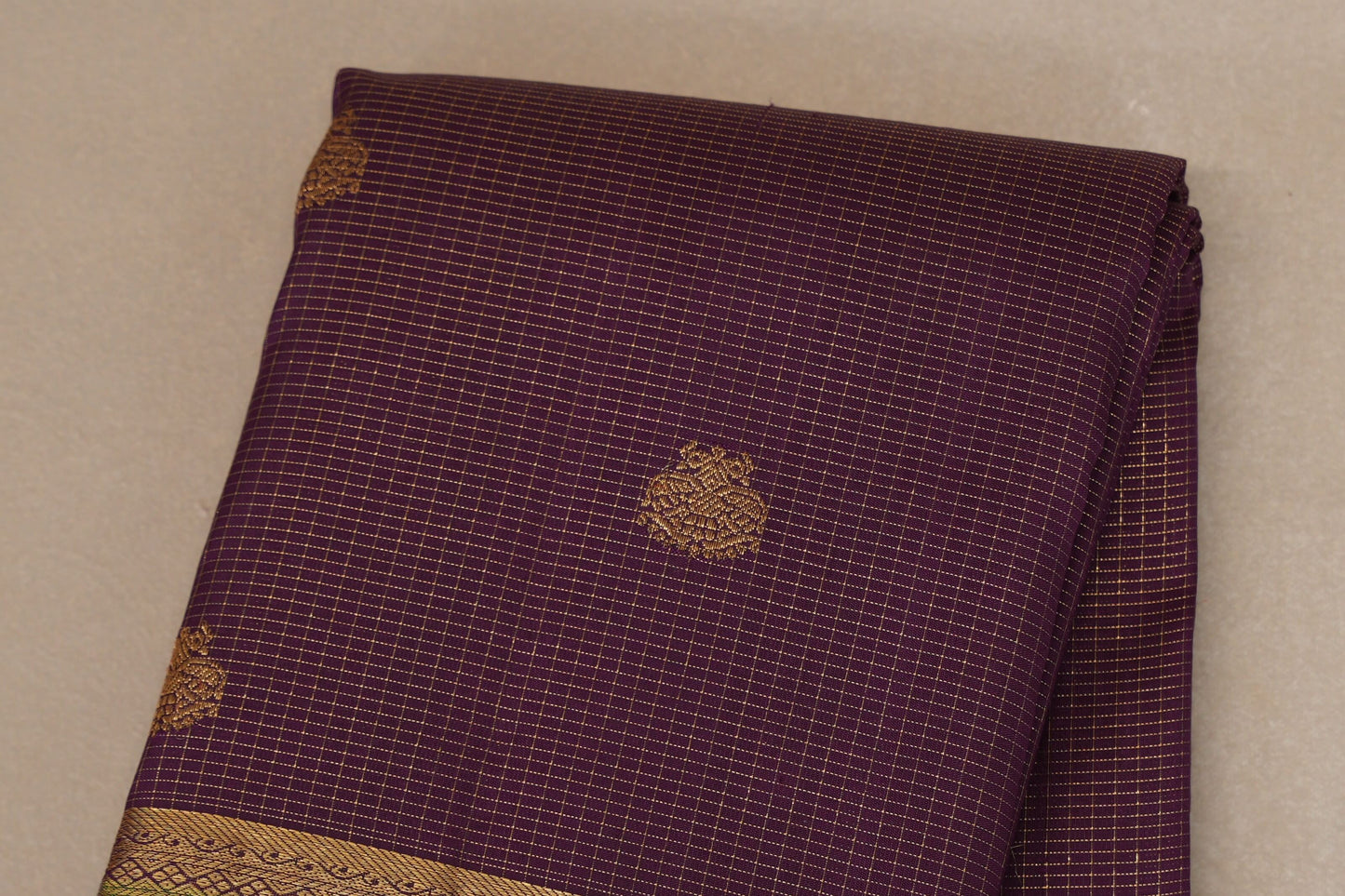 Deep Purple Vintage Zari Checks Kanjivaram Silk Saree boduy zoom