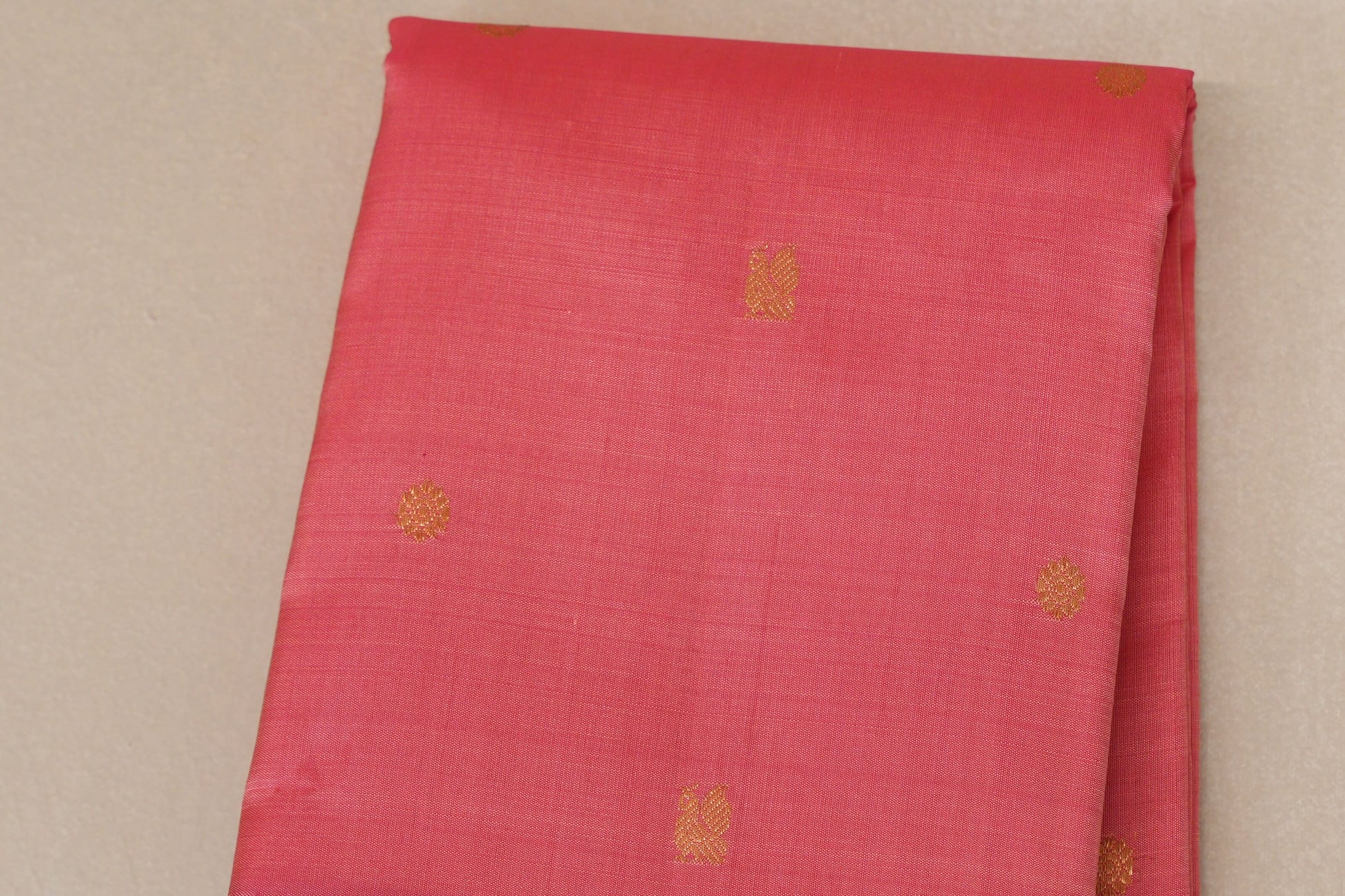 Onion Pink Vintage Kanjivaram Silk Saree body zoom