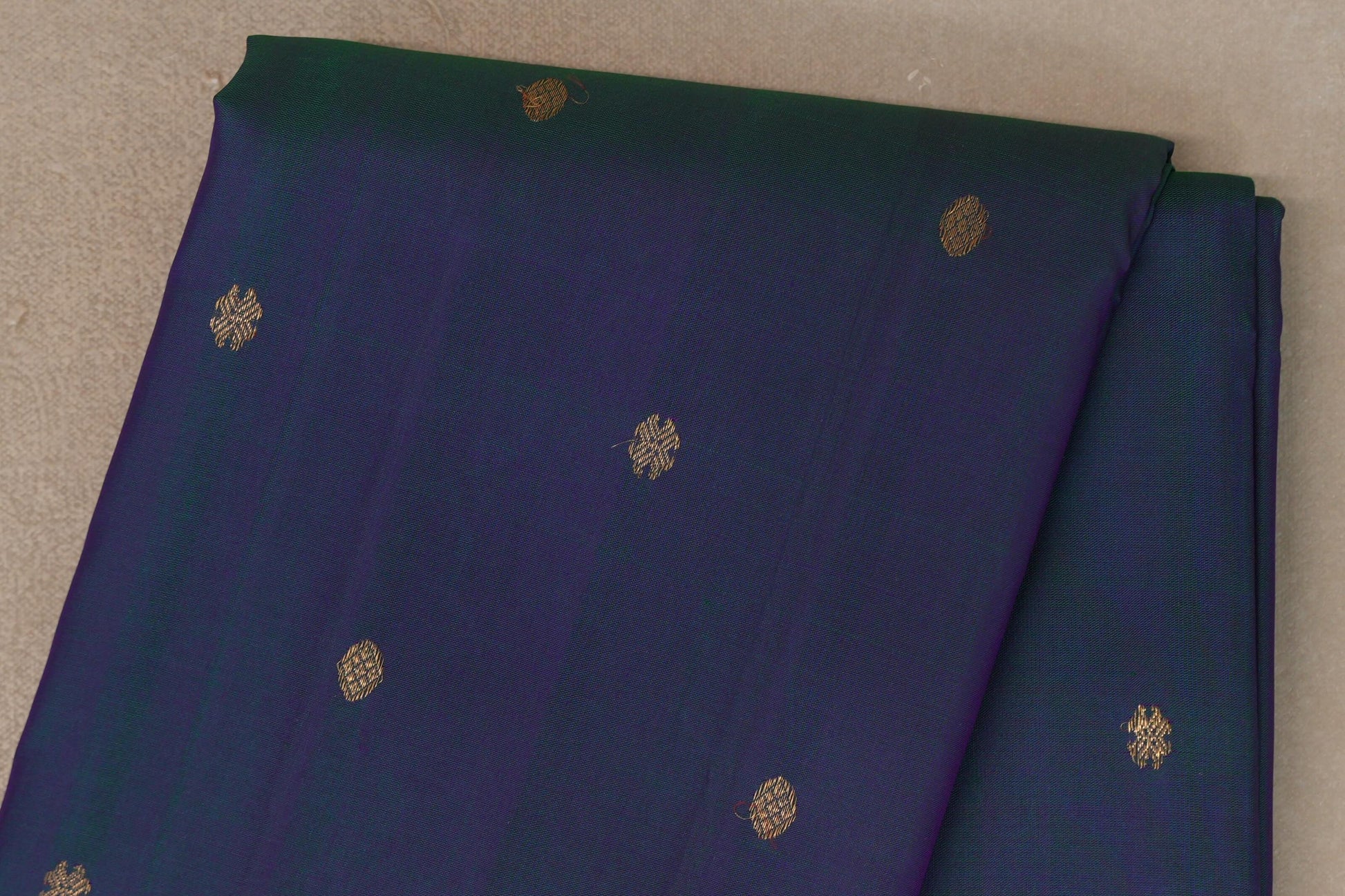 Green and Pink Dual Tone Vintage Kanjivaram Silk Saree body