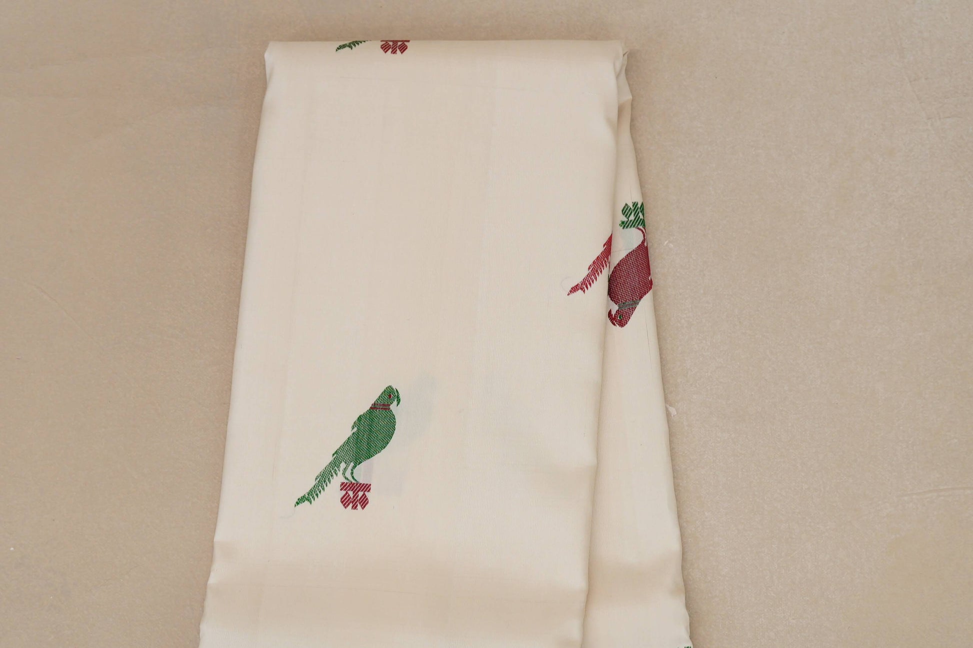 Off White Borderless Vintage Kanjivaram Silk Saree body zoom
