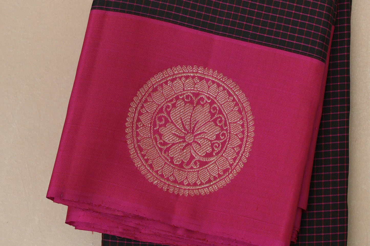 Black with Bright Pink Borders Vintage Kanjivaram Silk Saree border zoom
