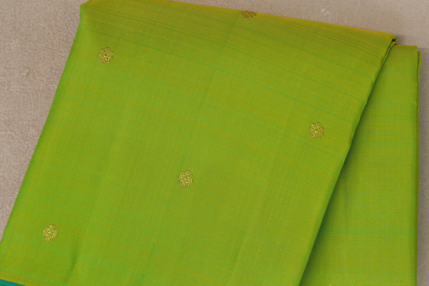 Dual Tone of Green and yellow with Aqua Green Borders Vintage Kanjivaram Silk Saree body