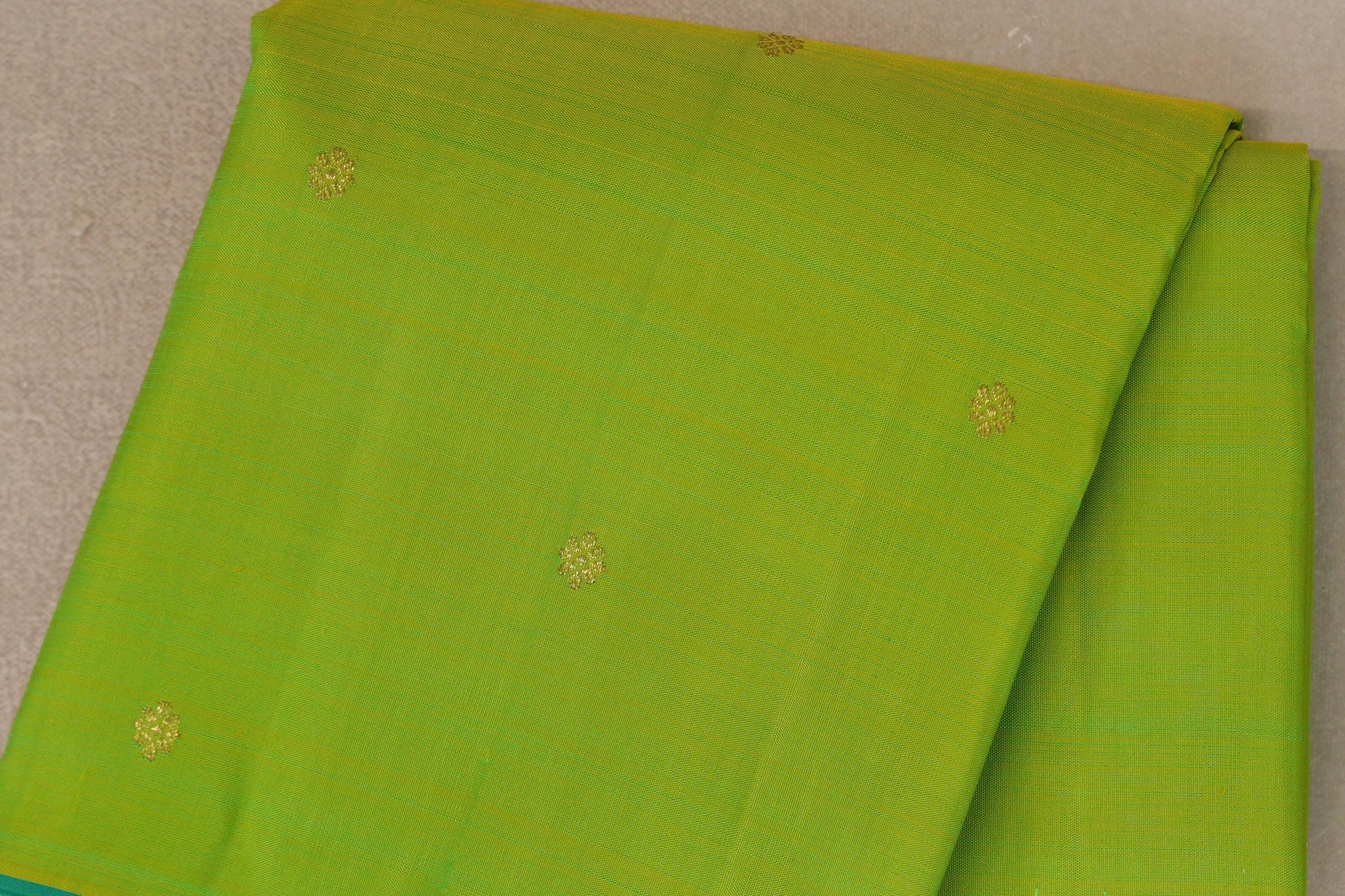 Dual Tone of Green and yellow with Aqua Green Borders Vintage Kanjivaram Silk Saree body
