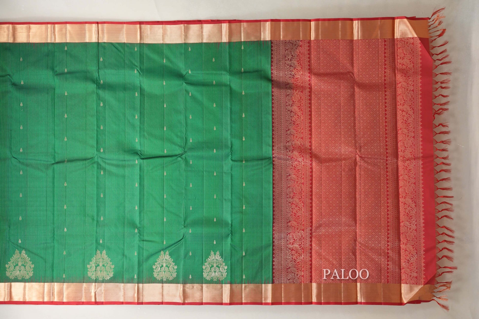 Emerald green with Red Borders Light Weight Kanchipuram Silk Saree  paloo
