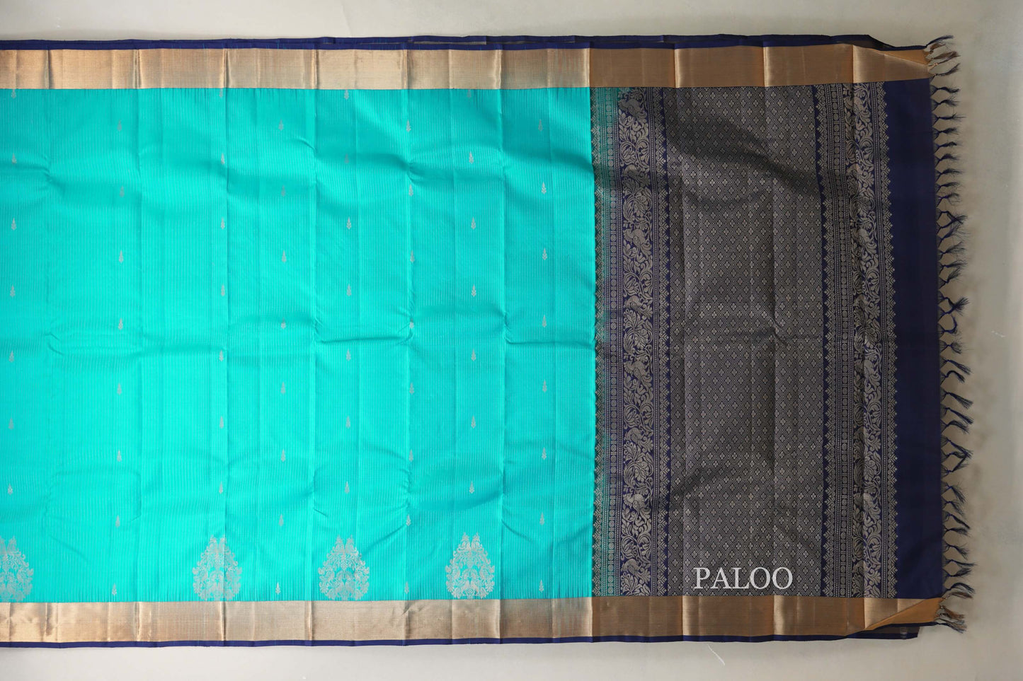 Deep sky blue with Navy Blue Borders Light Weight Kanjivaram Silk Saree paloo