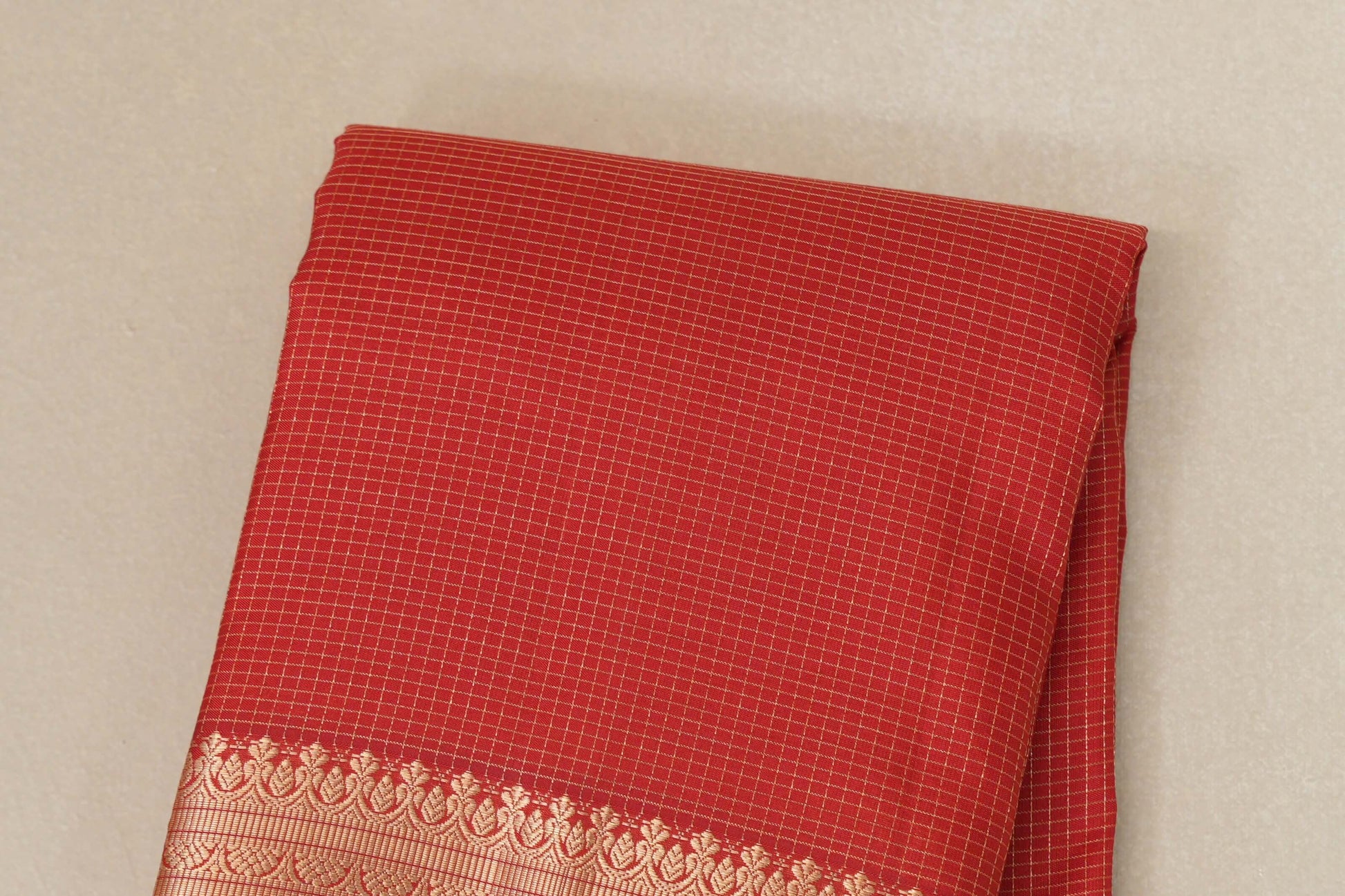 Red Light Weight Kanchipuram Silk Saree body