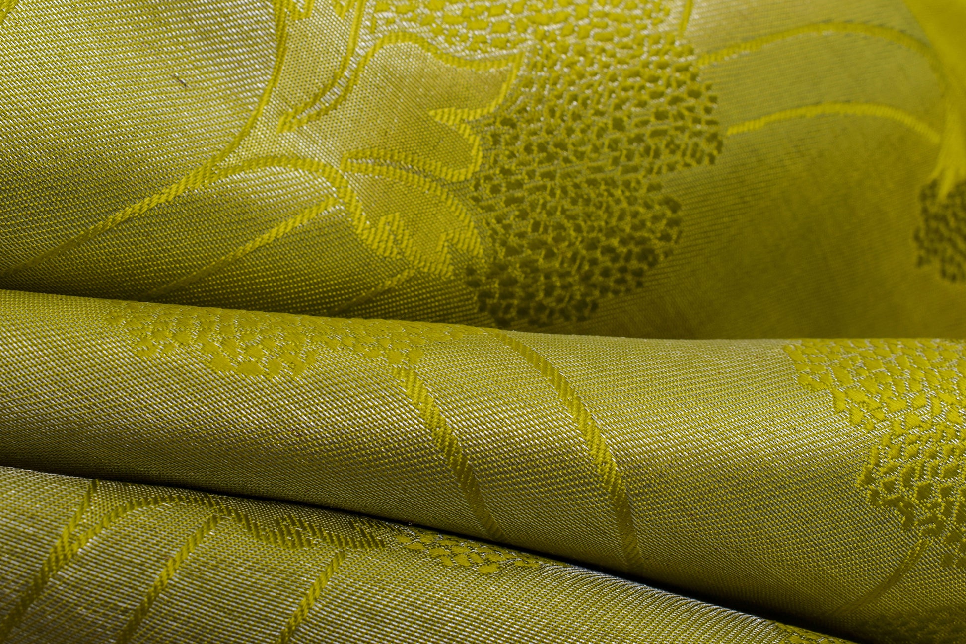 Heavy bridal Kanjivaram saree for muhurtham ceremony with rich zari work