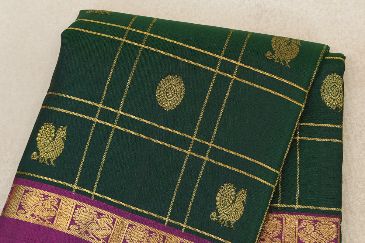 Deep Bottle Green Vintage Kanjivaram Silk Saree body zoom
