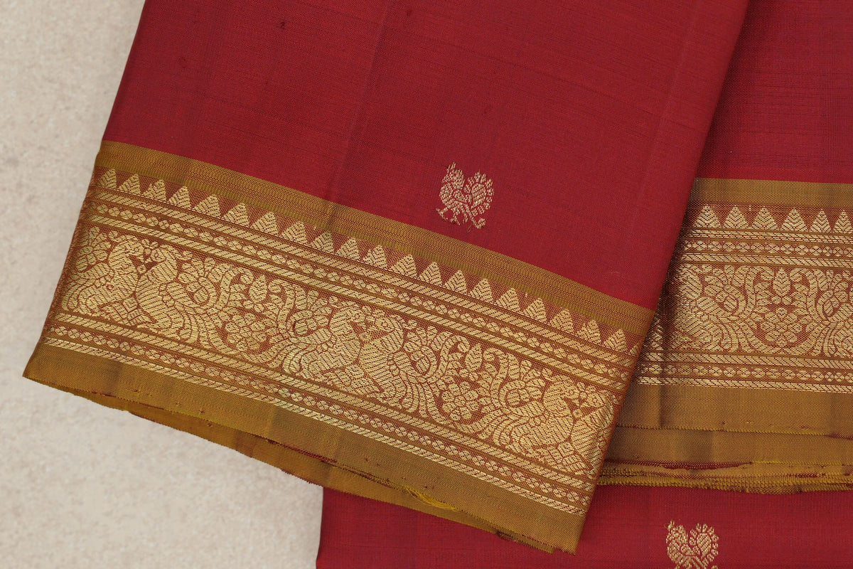 Deep Red Vintage Kanjivaram Silk Saree border zoom