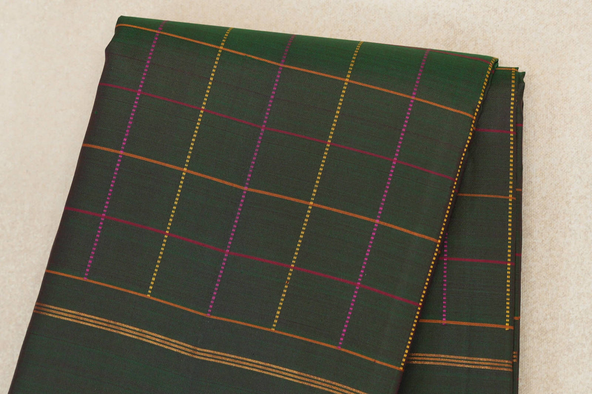 Deep Manthulir Green Vintage Kanjivaram Silk Saree body zoom