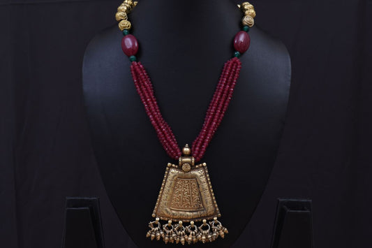 Alankrita Neckpiece with semi-precious stones PSAL100049