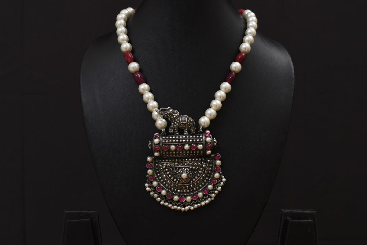 Lasya Necklace with semi-precious stones PSLA180071
